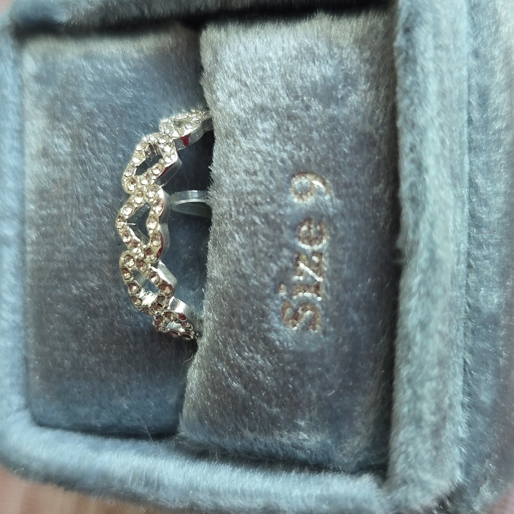 LUXE BRAND WOMEN'S FASHION JEWELRY SILVERTONE HEART RING SIZE 9